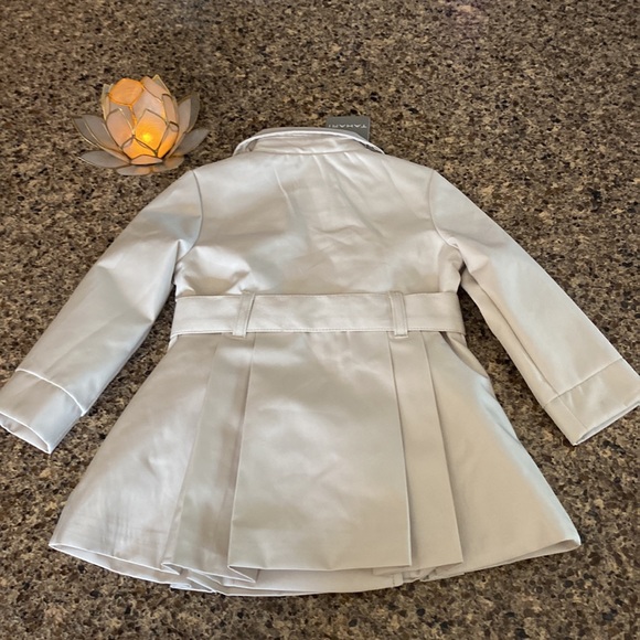 New Tahari raincoat - Picture 3 of 3